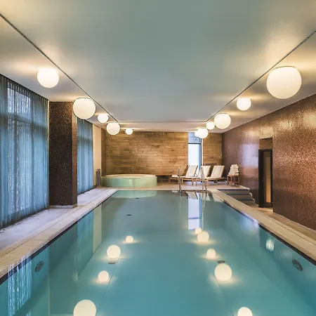 Adina Aparthotel 4*
