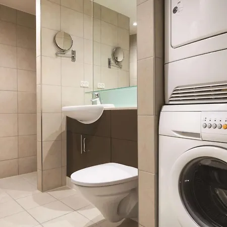 Adina Aparthotel 4*