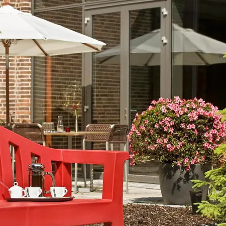 Adina Aparthotel 4*