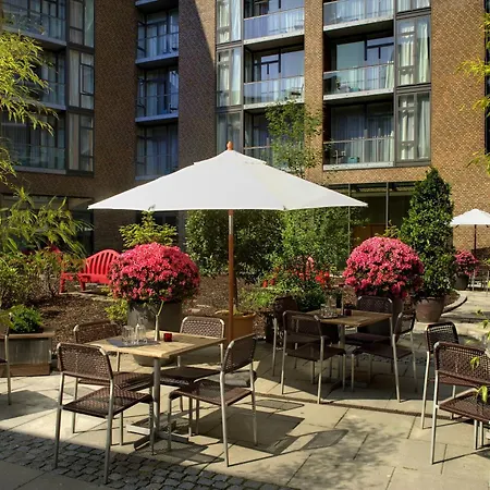 Aparthotel Adina 4*