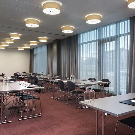 Ξενοδοχείο με διαμερίσματα Adina 4*