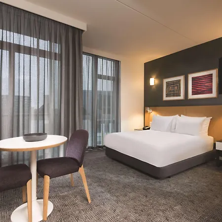 Ξενοδοχείο με διαμερίσματα Adina 4*