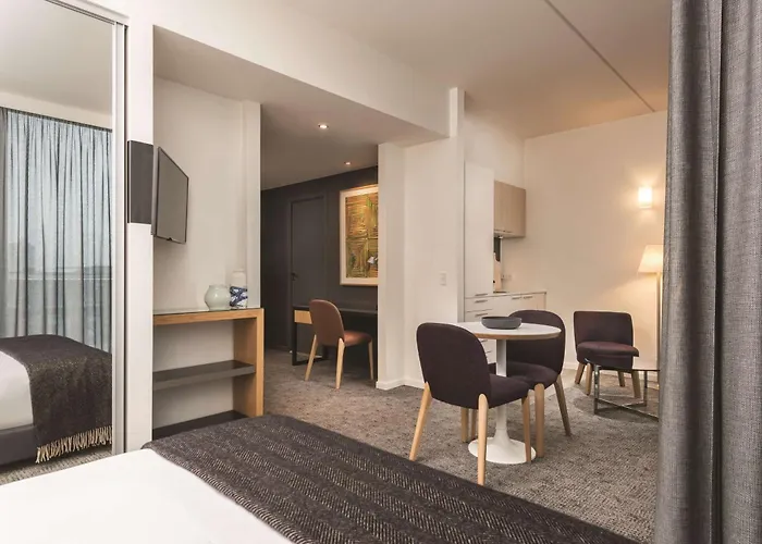 Adina Apartahotel 4*