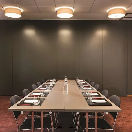 아디나 아파트먼트 아파트호텔 4*