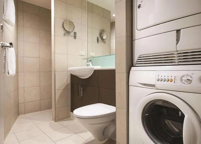 Adina Aparthotel 4*